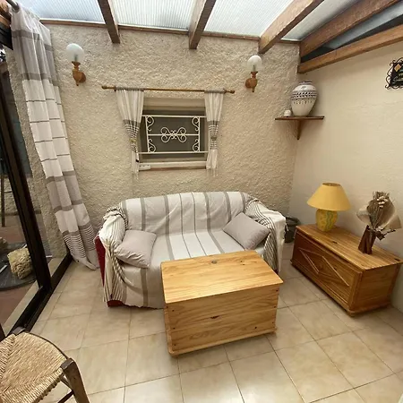 Maison Atypique Pour 8 Pers., Animaux Acceptes, Terrasses - Fr-1-833-31 Holiday home *