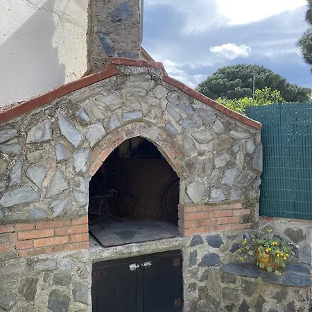 Holiday home Maison Atypique Pour 8 Pers., Animaux Acceptes, Terrasses - Fr-1-833-31 *