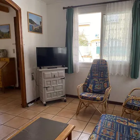 Holiday home Maison Atypique Pour 8 Pers., Animaux Acceptes, Terrasses - Fr-1-833-31 *