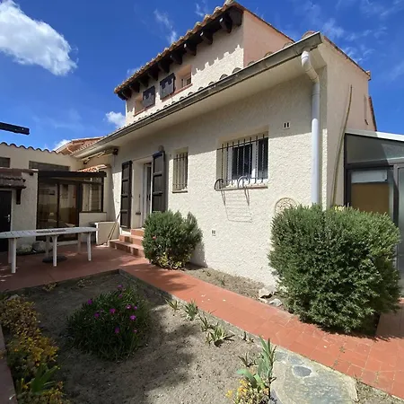 Maison Atypique Pour 8 Pers., Animaux Acceptes, Terrasses - Fr-1-833-31 Holiday home *
